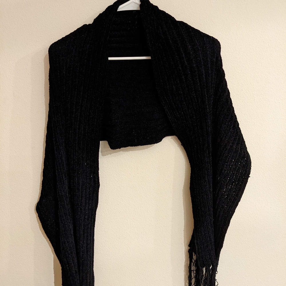 Shoulder Wrap in Black